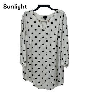 Torrid  Polka Dot V-Neck Chain Detail Top Blouse SZ 2XL  3/4 Sleeves White/Black